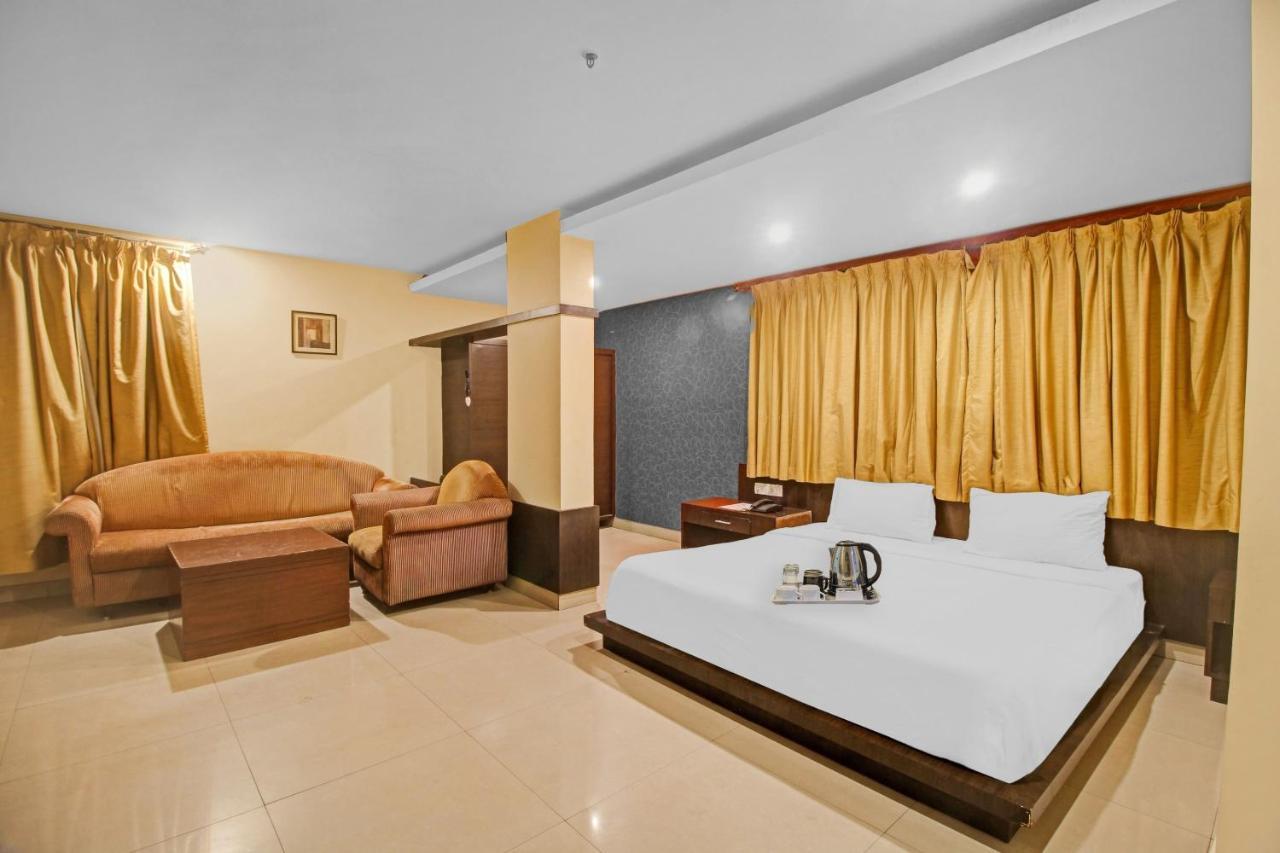 Townhouse The Grand Plaza Hotel ไฮเดอราบัด ภายนอก รูปภาพ