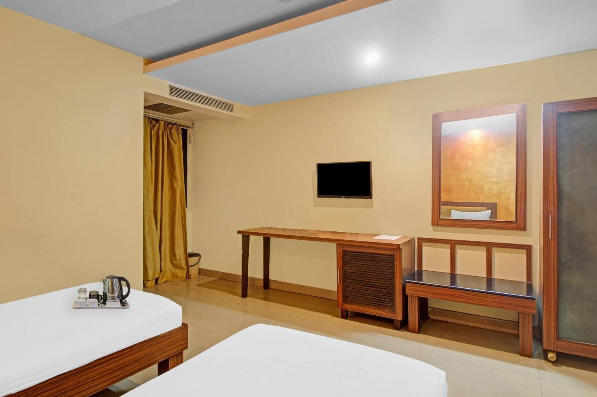 Townhouse The Grand Plaza Hotel ไฮเดอราบัด ภายนอก รูปภาพ