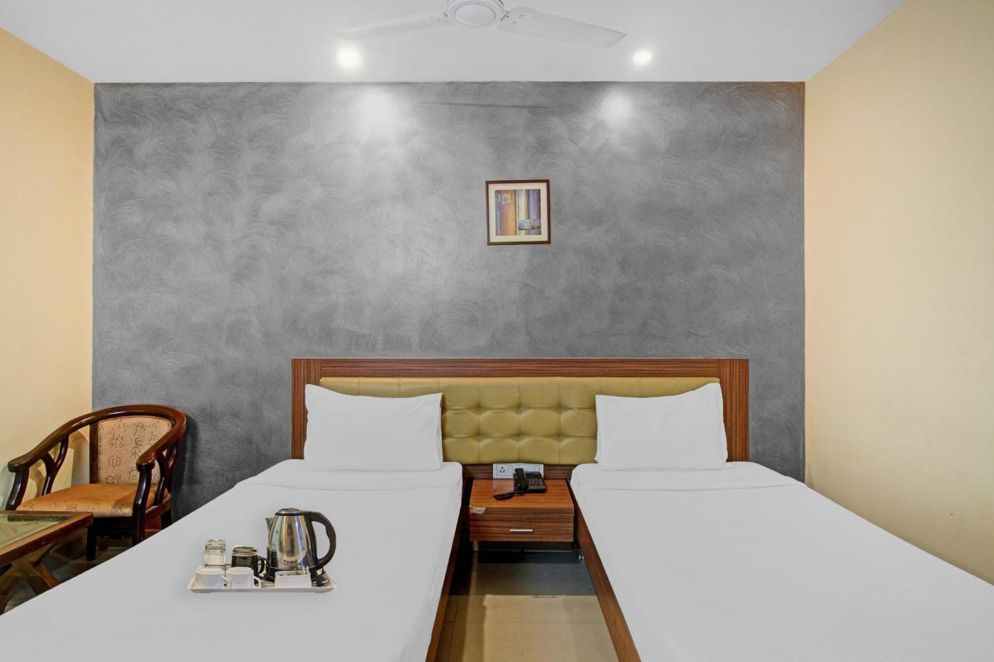 Townhouse The Grand Plaza Hotel ไฮเดอราบัด ภายนอก รูปภาพ