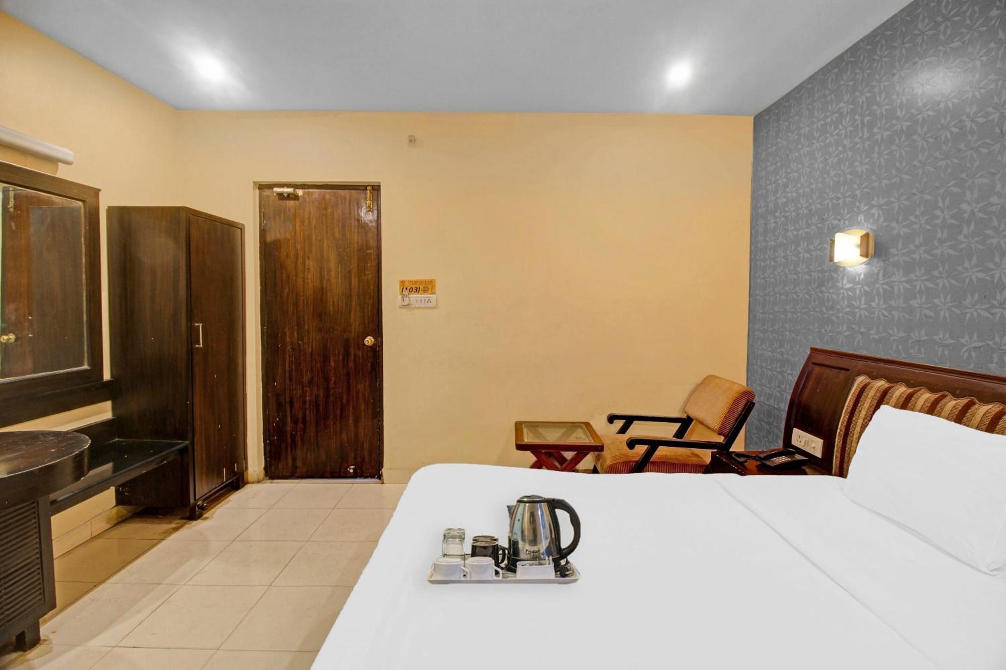 Townhouse The Grand Plaza Hotel ไฮเดอราบัด ภายนอก รูปภาพ