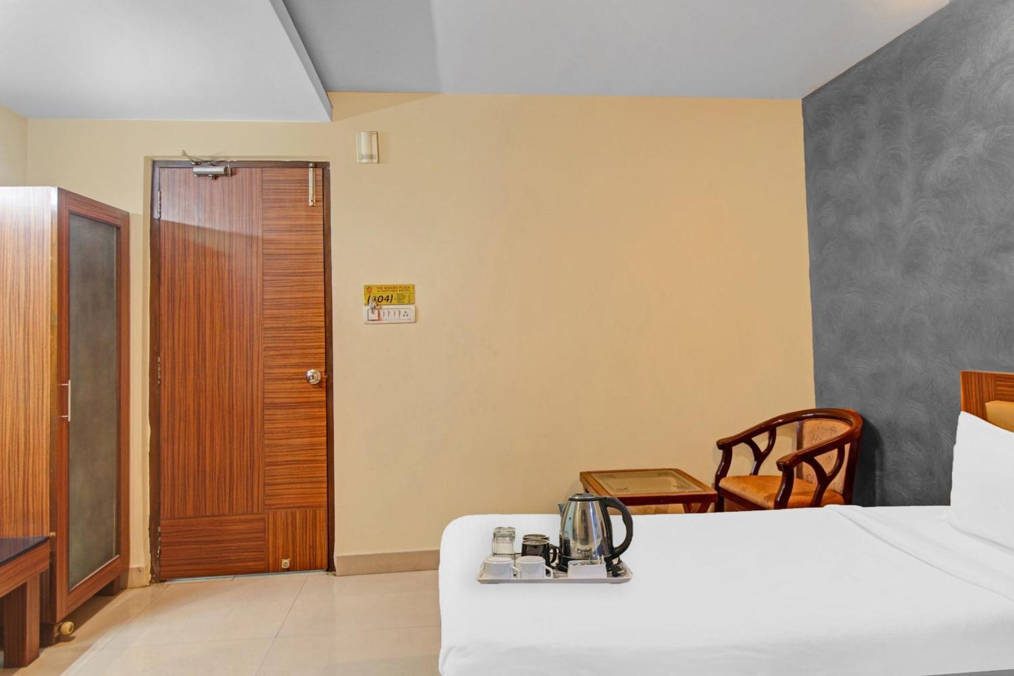 Townhouse The Grand Plaza Hotel ไฮเดอราบัด ภายนอก รูปภาพ